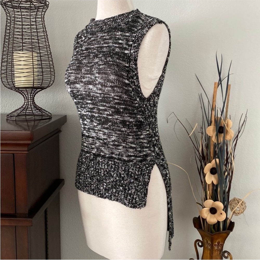 Express Hi-Lo Black And White Knit Sleeveless Tank Top Size XS